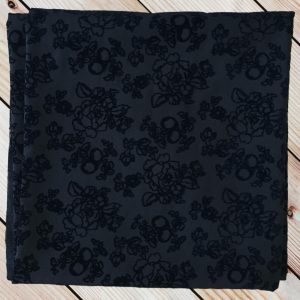 Material sumna poliester fond negru flori catifea